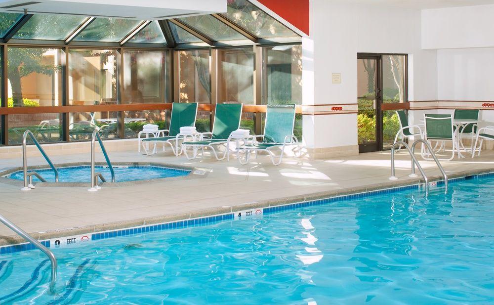 Courtyard Newark Liberty International Airport Hotel Exterior foto