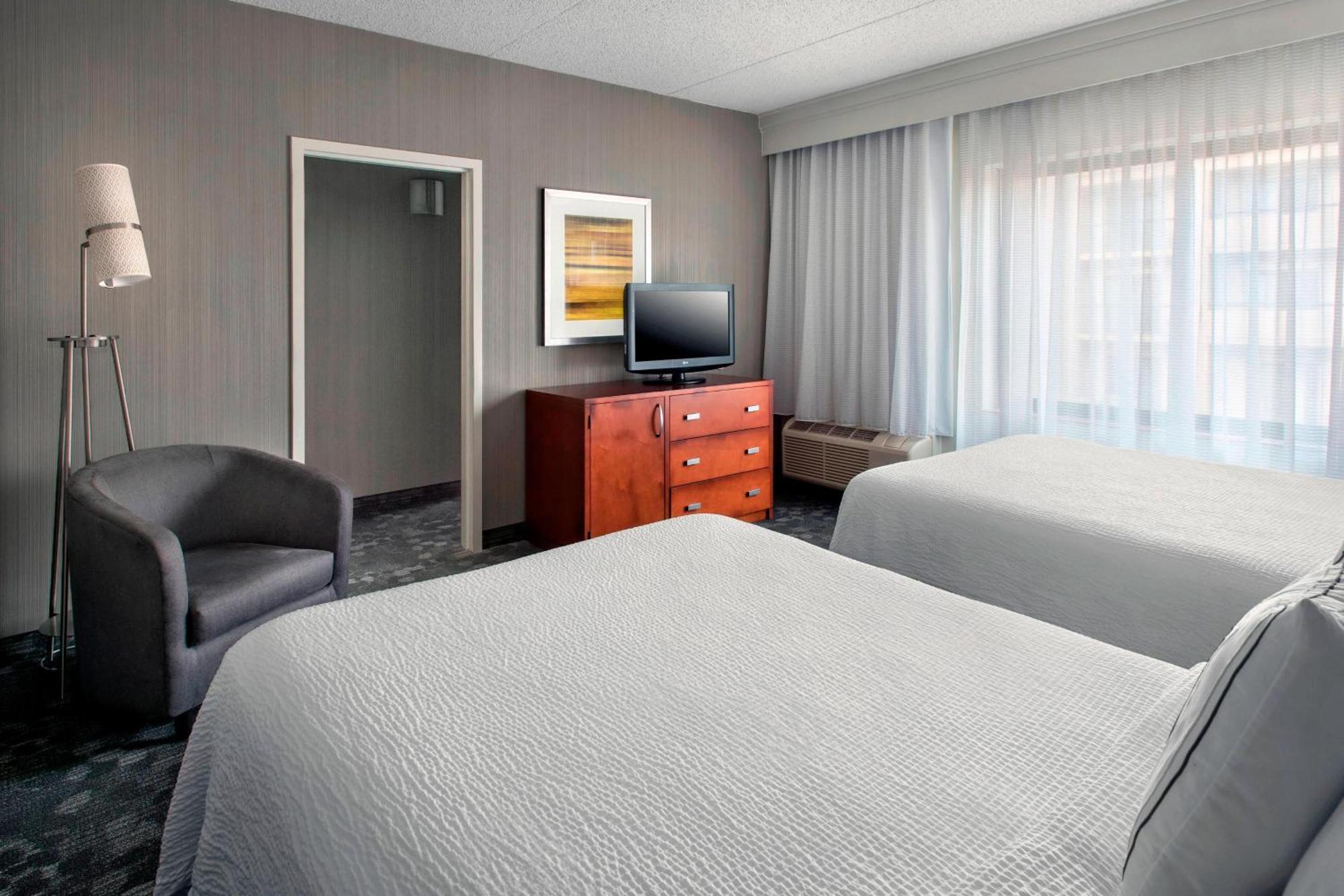 Courtyard Newark Liberty International Airport Hotel Exterior foto