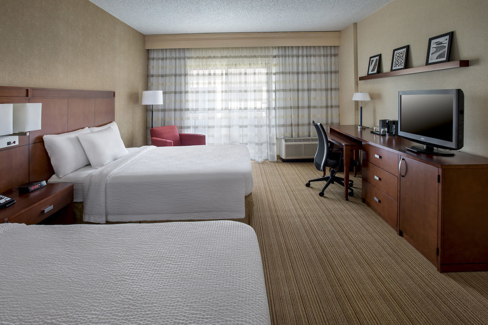 Courtyard Newark Liberty International Airport Hotel Exterior foto