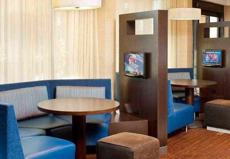 Courtyard Newark Liberty International Airport Hotel Exterior foto
