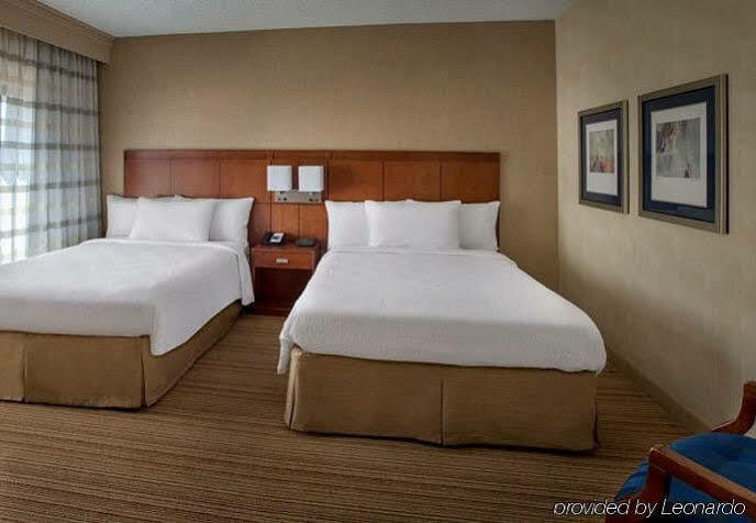 Courtyard Newark Liberty International Airport Hotel Exterior foto